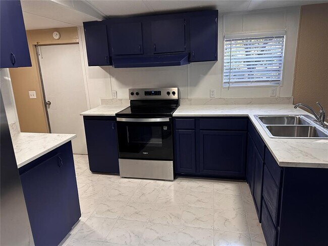 Foto del edificio - 12111 Anderson Dr