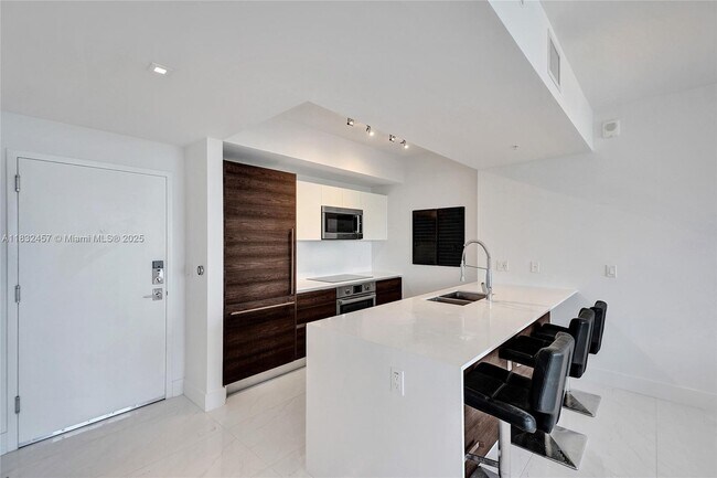 Building Photo - 301 Altara Ave