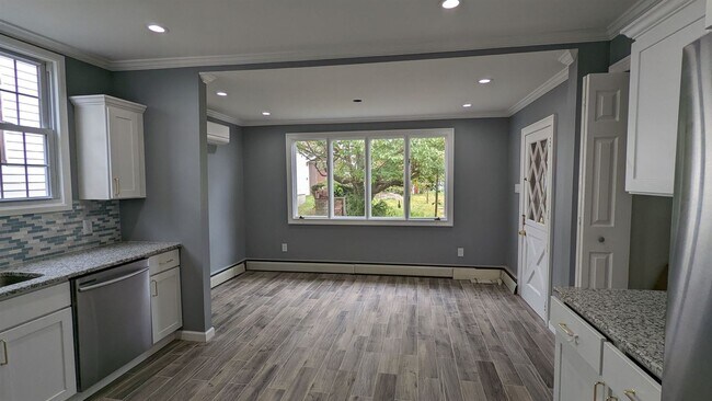 Building Photo - 4 br, 2 bath House - 155 S CENTER ST