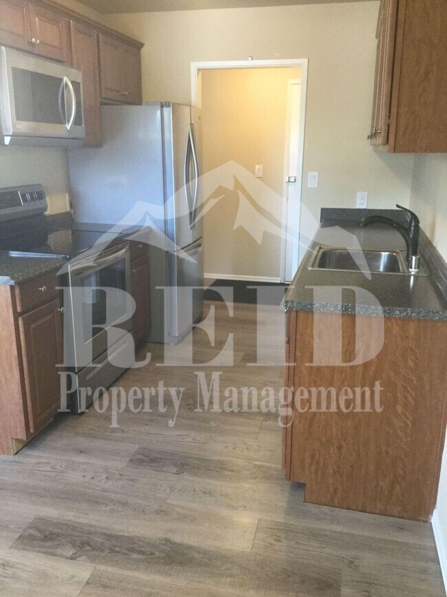 Foto del edificio - 924 Shorewood Dr