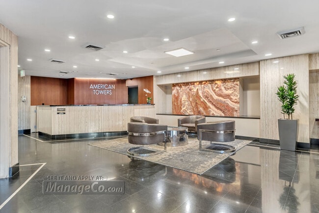 Building Photo - Chic 1BR/1.5BA Condo w/ Unbeatable Downtow...