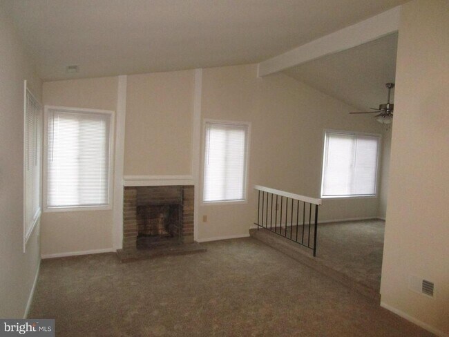 Building Photo - 9206 Live Oak Ln