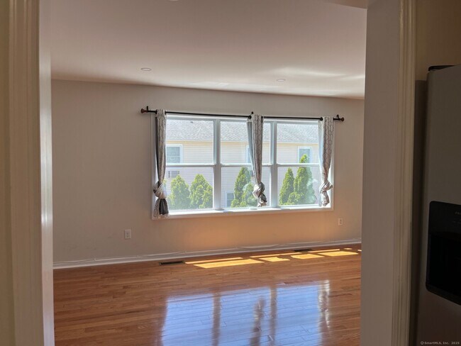 Building Photo - 15 Ferris Ave