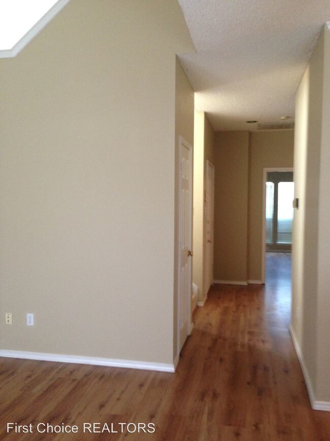Foto del edificio - 6032 Lloyd Ct