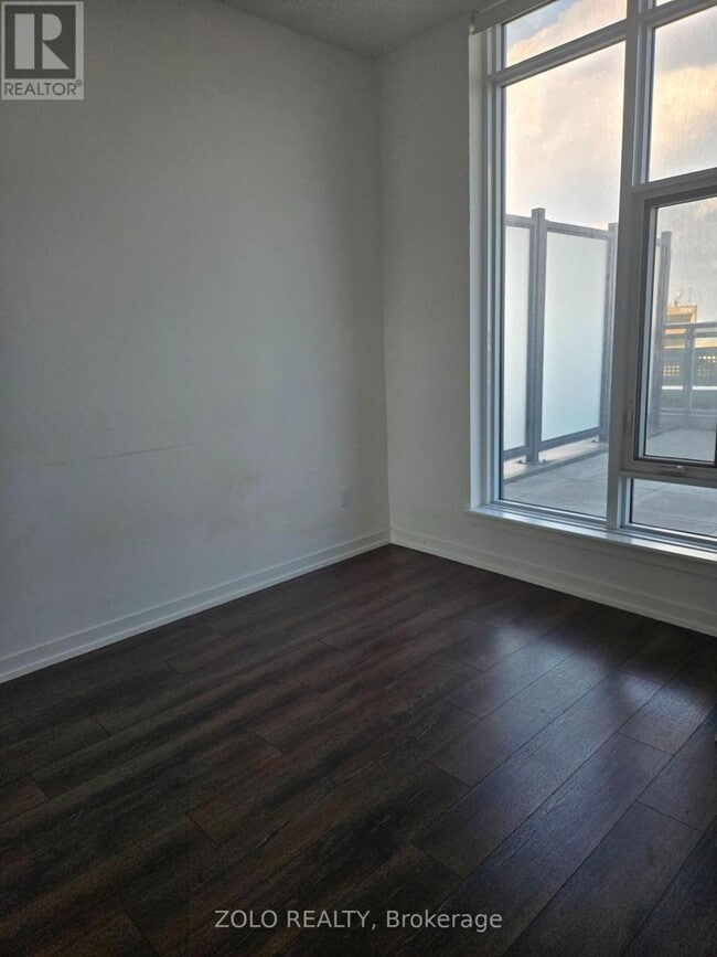 Photo du bâtiment - 2520-2520 Eglinton Ave W