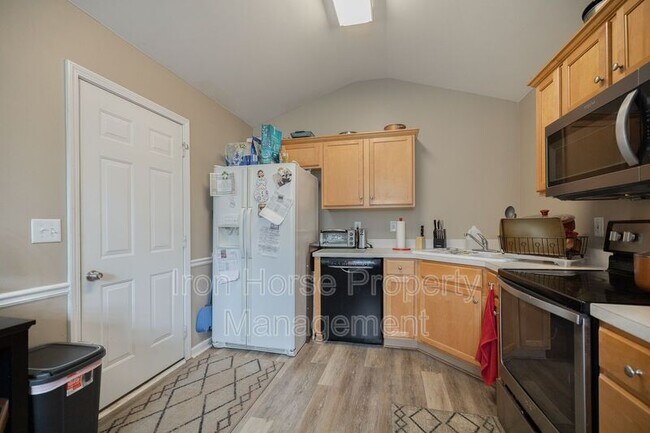 Building Photo - 141 Birch Valley Dr