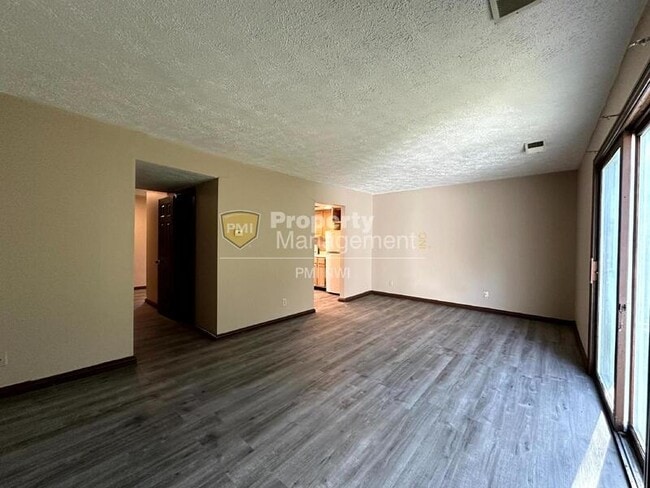 Building Photo - 5046 N Pawnee Trail
