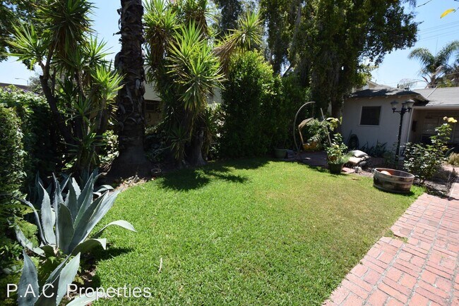 Building Photo - 1 br, 1 bath Apartment - 11444-46 Riversid...