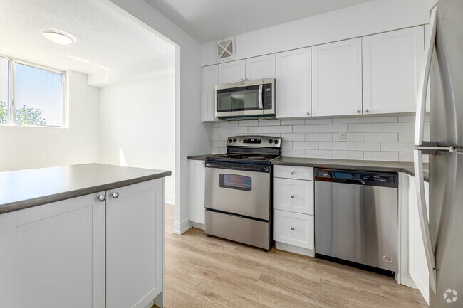 2 chambres, 1 salle de bain - 875 pi² - Cuisine - 292 Oakdale Avenue