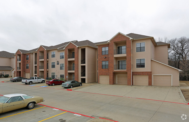 Foto del edificio - Post Oak East Apartments