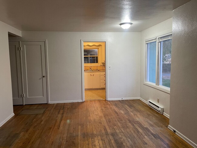Building Photo - Duplex for Rent With Huge Attached Shop!! ...