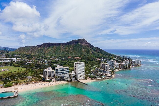 Building Photo - Elegant 2BR Diamond Head Condo w/ Luxury Diamond Head Views & Designer Touches