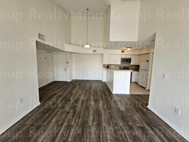 Foto del edificio - 1749 Village Blvd
