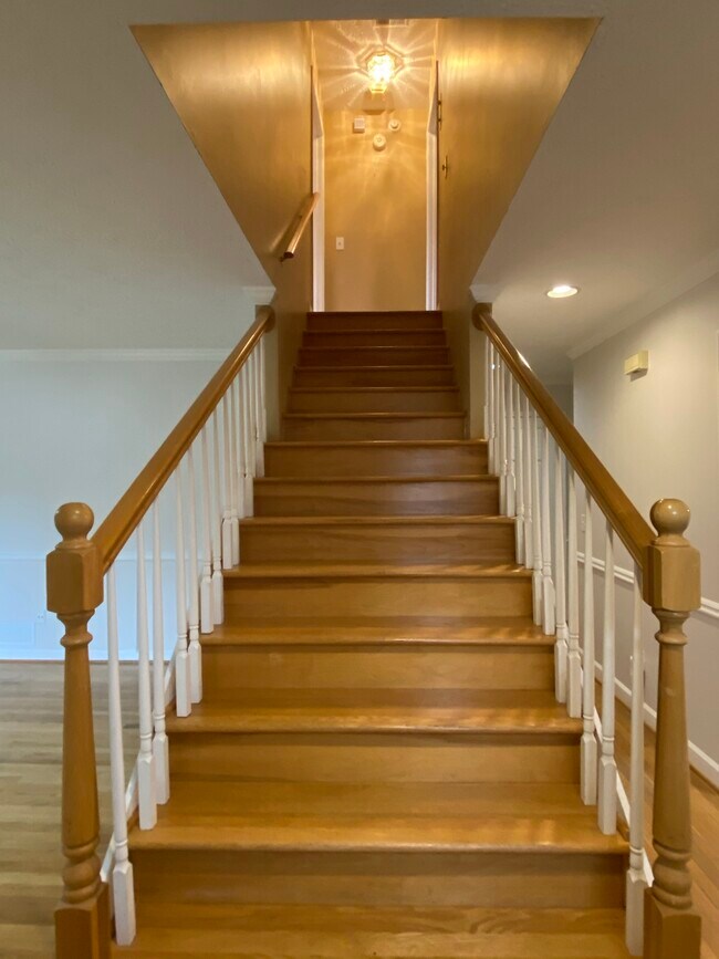 Building Photo - 979 Otter Way NE