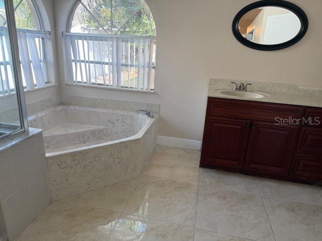 Foto del edificio - 2419 Rolling Broak Dr