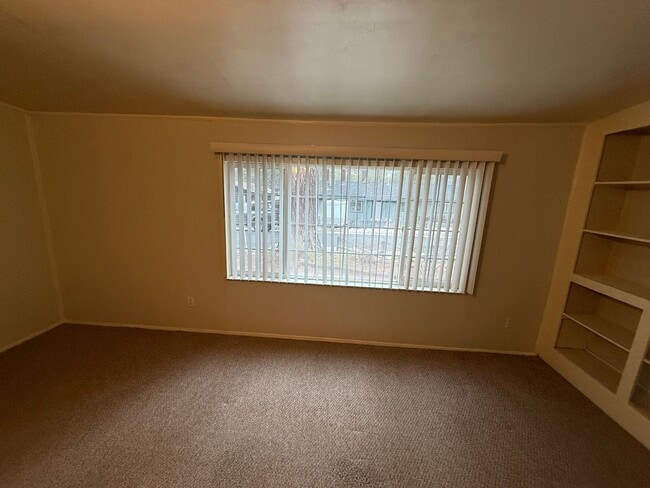 Building Photo - 2500 Elwood Ave