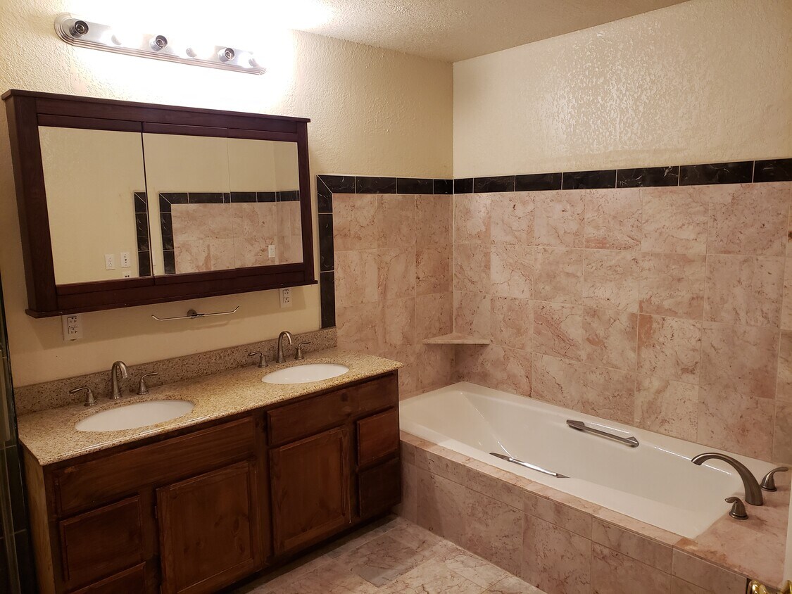G1 bathroom - 2123 15th St