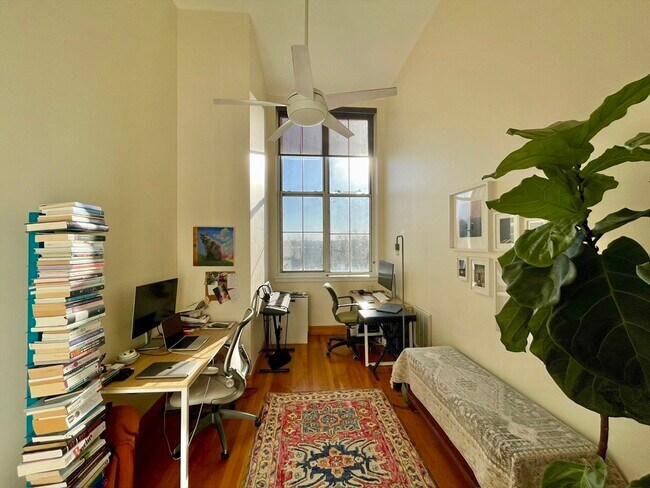 Foto del edificio - 240 Heath St