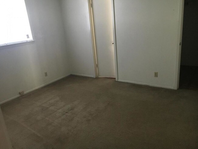 Building Photo - 6826 Twin Lake Dr