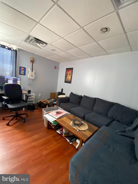Foto del edificio - 458 E Girard Ave