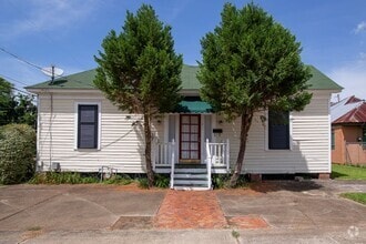 Building Photo - 1211 Holly St
