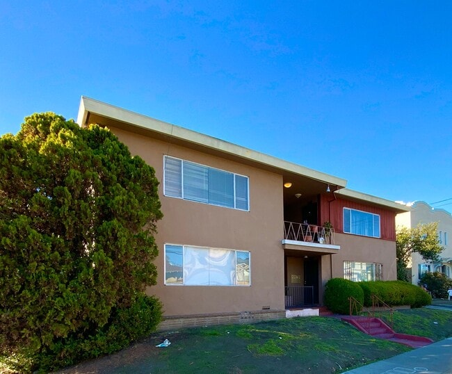 Building Photo - RENOVATED Unit, w/ HARDWOOD Floors! Spacio...