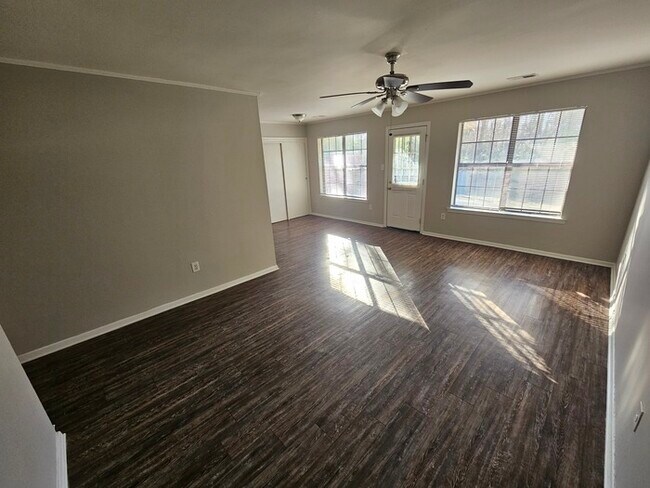 Foto del edificio - 10811 Chateau Dr