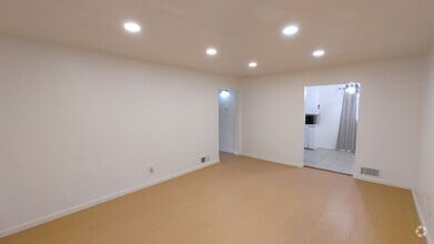 Building Photo - 1018 Palomas Dr SE