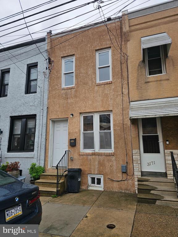 Foto del edificio - 3173 Salmon St