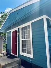Building Photo - 711 W 35th St