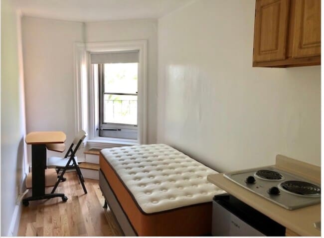 Building Photo - 1079 Beacon St
