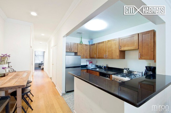 Foto del edificio - 86 E 10th St