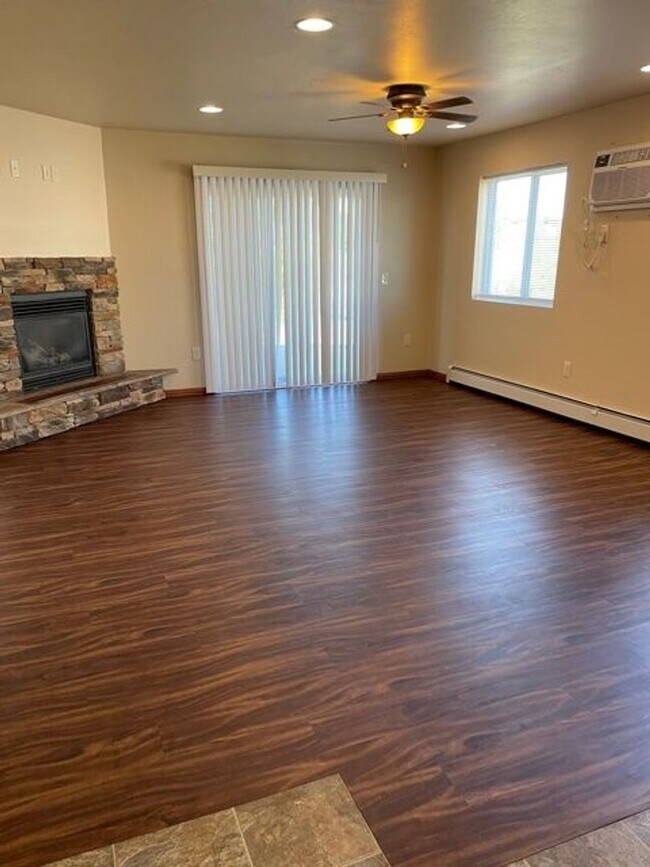 Foto del edificio - 2 Bedroom, 2 Bathroom Lower Available mid-...