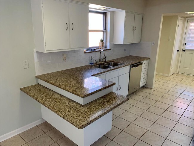 Building Photo - 13615 Littlecrest Dr