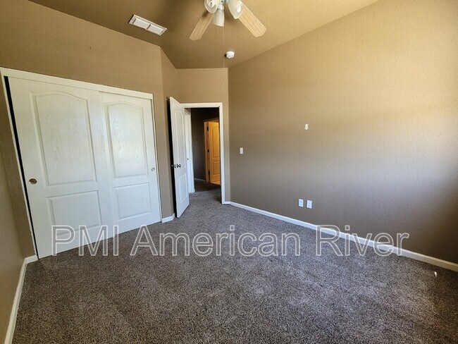 Foto del edificio - 998 Bay Shore Dr