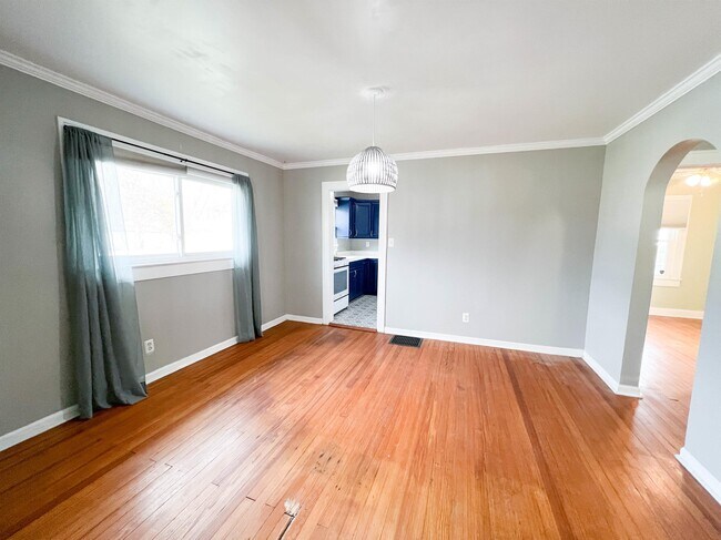Foto del edificio - 4641 Crittenden Ave