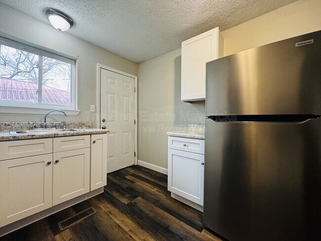 Foto del edificio - 289 Pine Ave