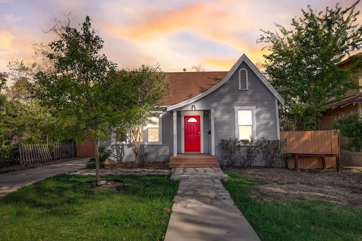 1543 W Elsmere Pl, San Antonio, TX 78201 House Rental in San Antonio