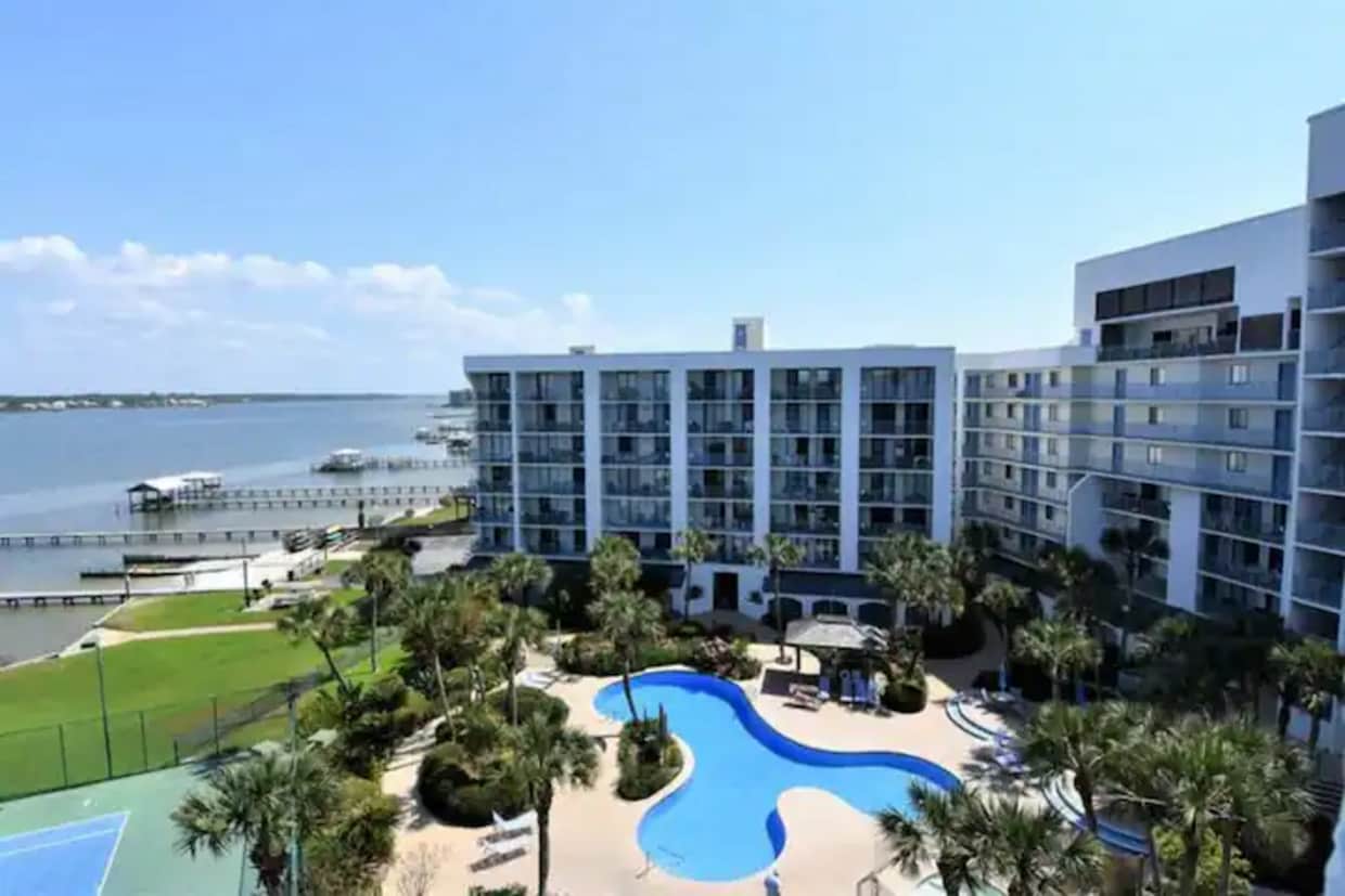 Foto principal - 1832 W Beach Blvd