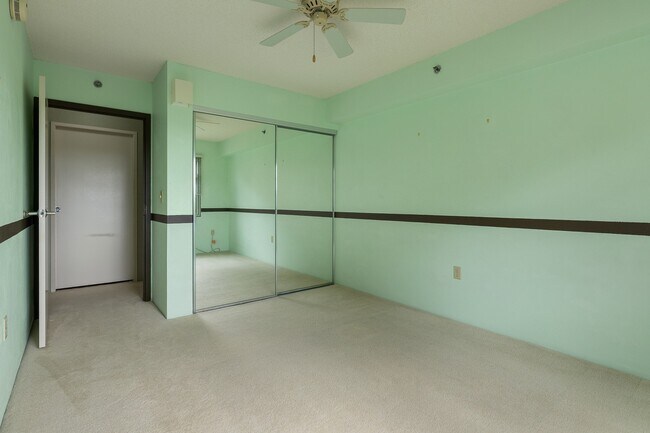 Foto del edificio - 2 Bed / 1.5 Bath Condo with 2 Parking Salt...
