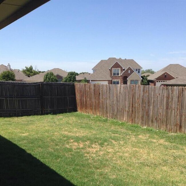 Building Photo - 909 Mesa Vista Dr