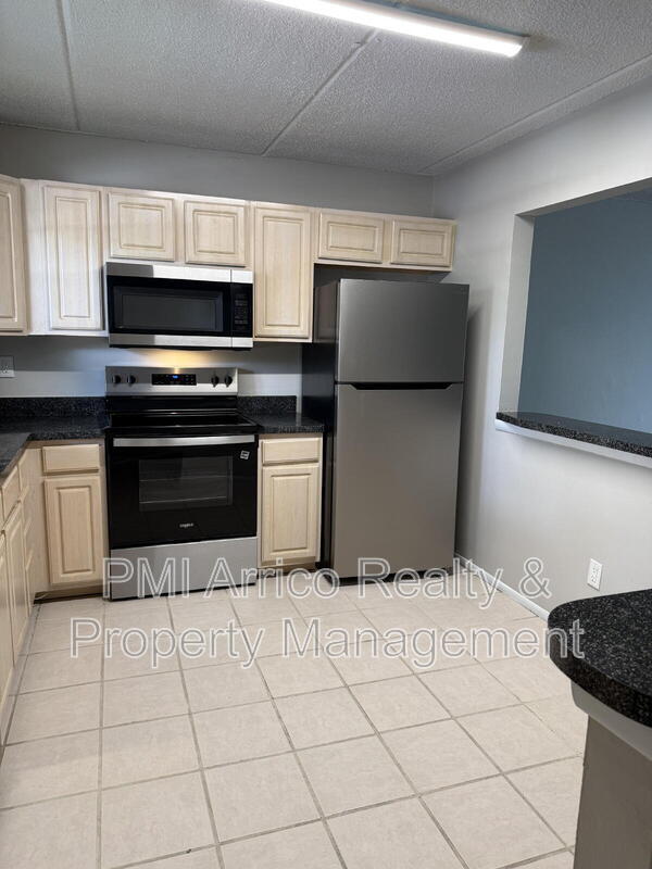 Building Photo - 2812 Somerset Park Dr