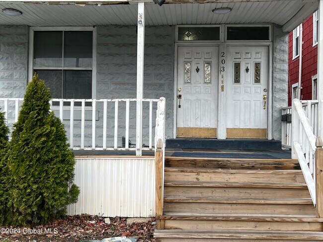 Building Photo - 203 5th Ave