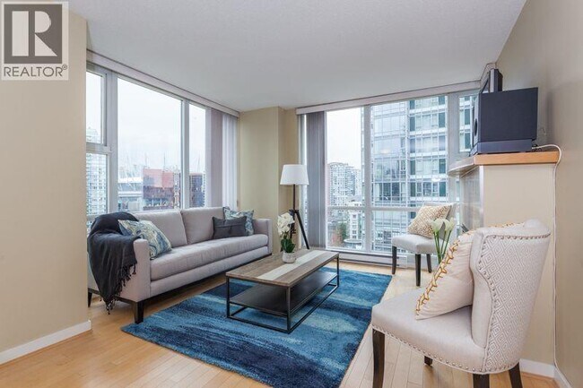 Photo du bâtiment - 1077 Marinaside Crescent