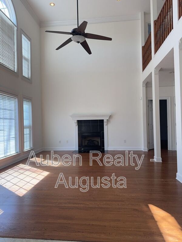 Building Photo - 901 McMillan Cir