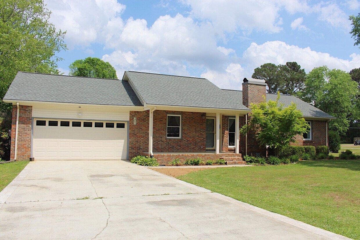 201 Kirkwood Drive House Rental in Owens Cross Roads, AL