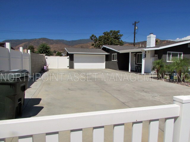 Building Photo - Bright and contemporary 3 bedroom, 2 bath ...