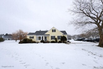 Building Photo - 2555 Youngs Ave