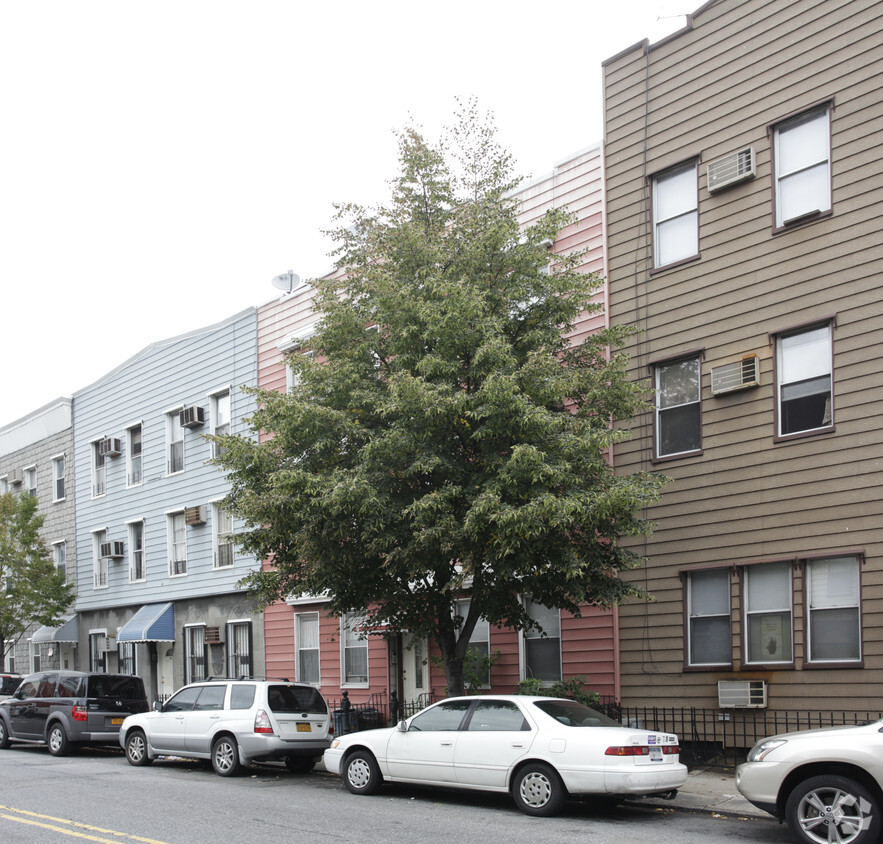 Primary Photo - 706-708 Lorimer St