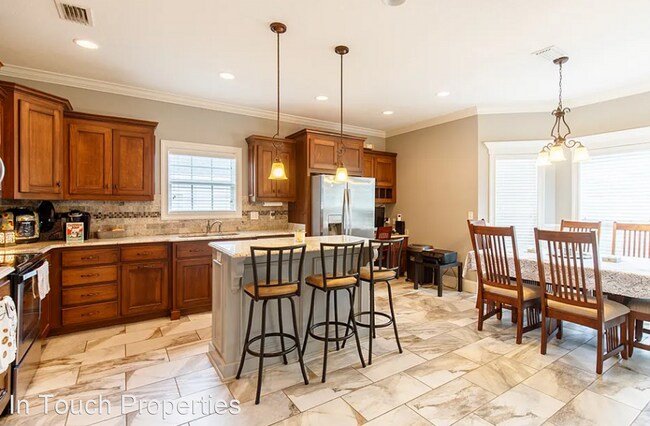 Foto del edificio - 4 br, 2 bath House - 4153 Old Ivy Trce